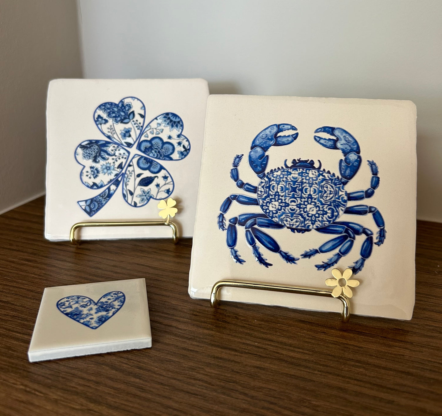 Klavertje Vier Tegel – 10x10 cm Beige Keramiek Delfts Blauw Gelukstegel