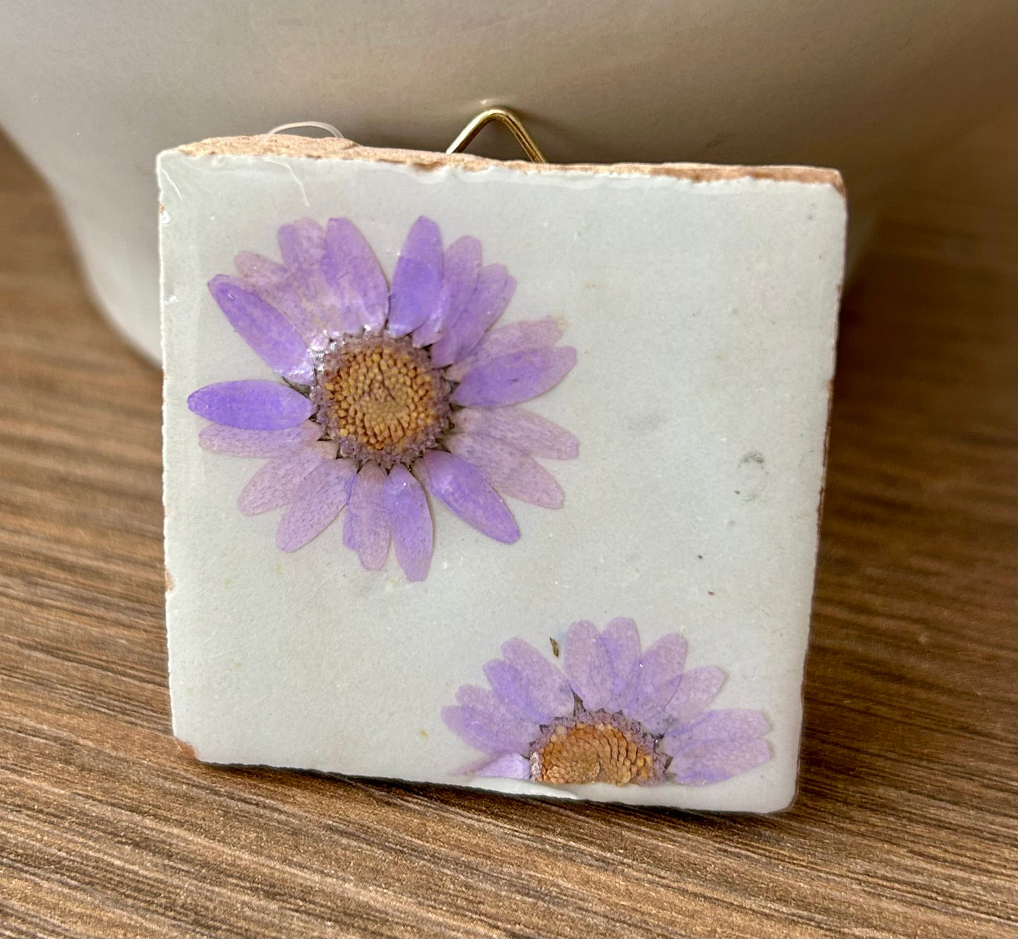 Flowertile met lila margrietje