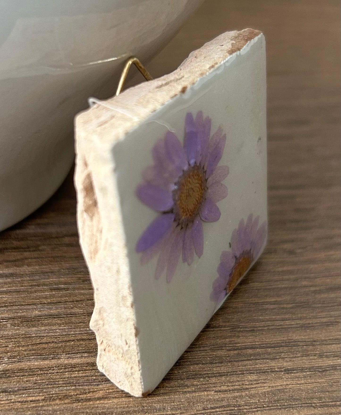 Flowertile met lila margrietje