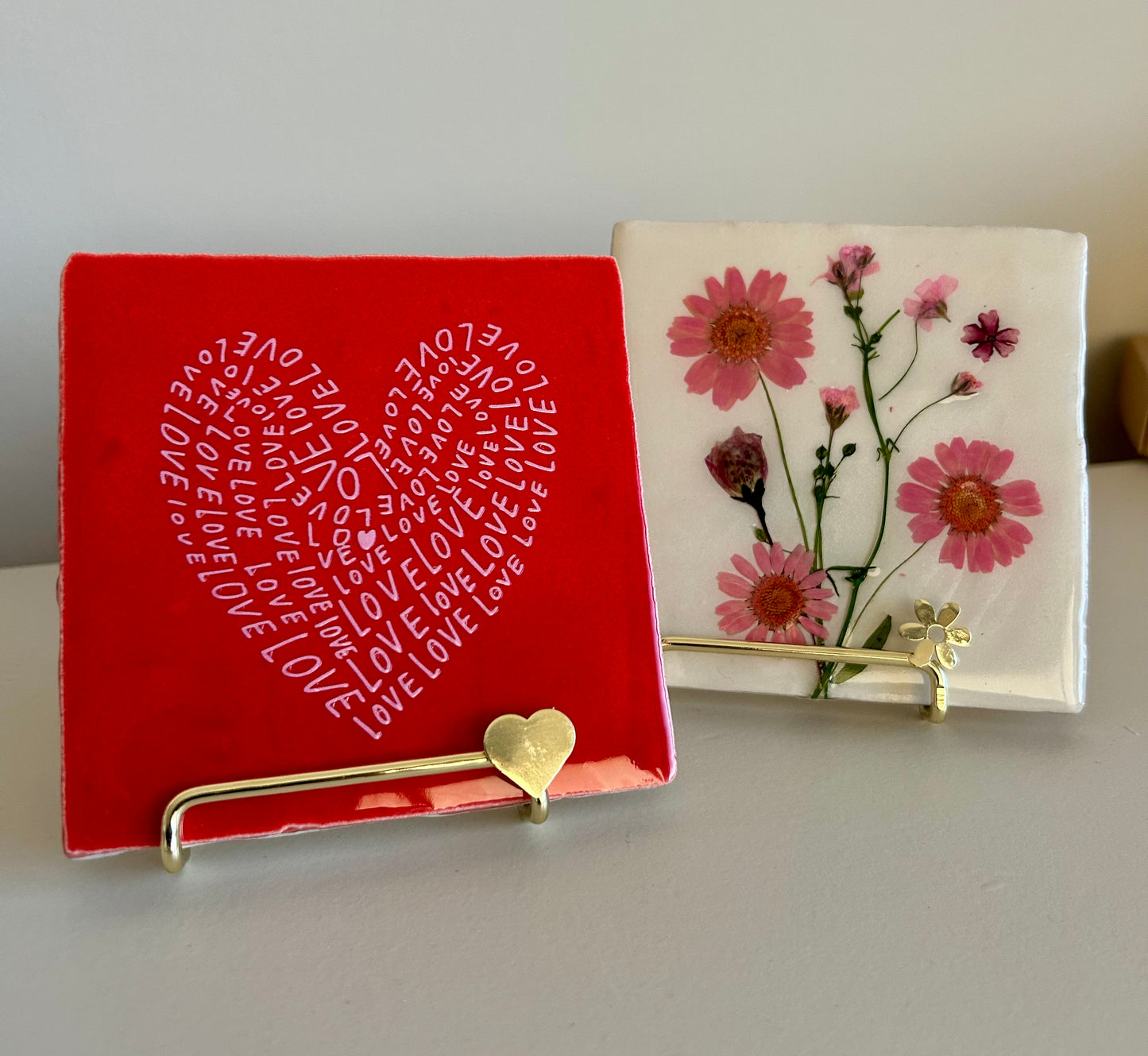 Tegeltje met love love love rood